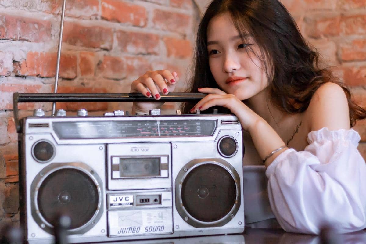 ilustrasi radio jadul