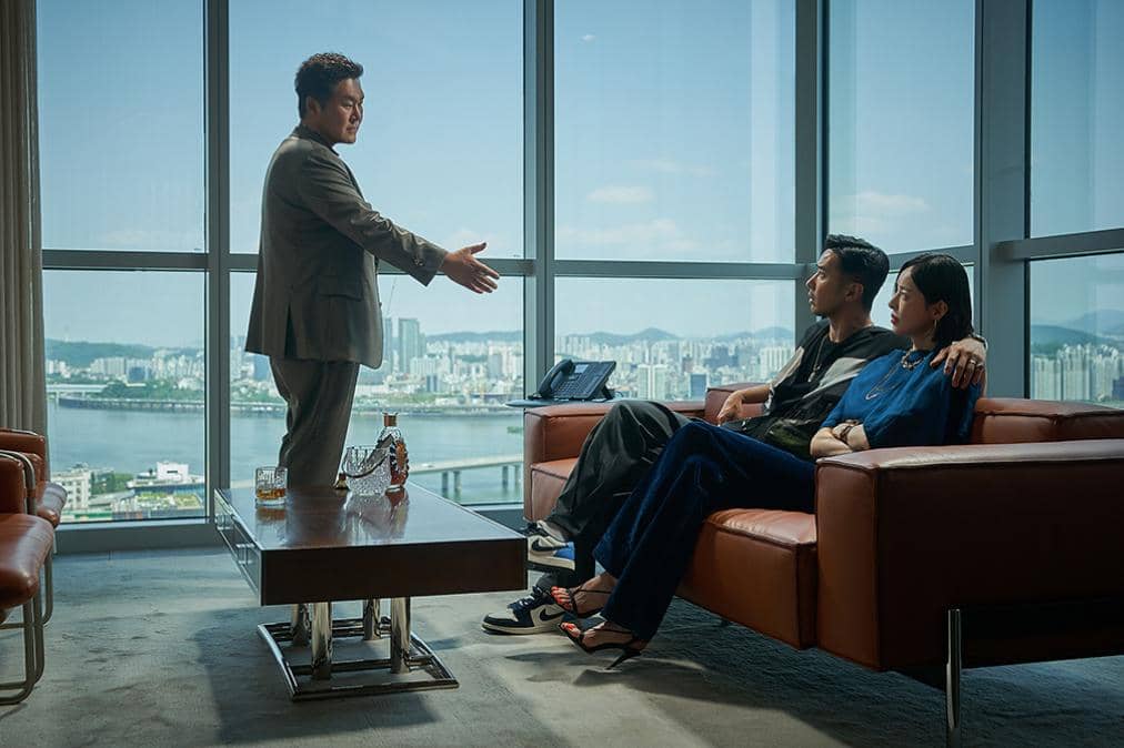 4 Pasutri di Film Husbands in Action, Ada Plot Twist di Ending!