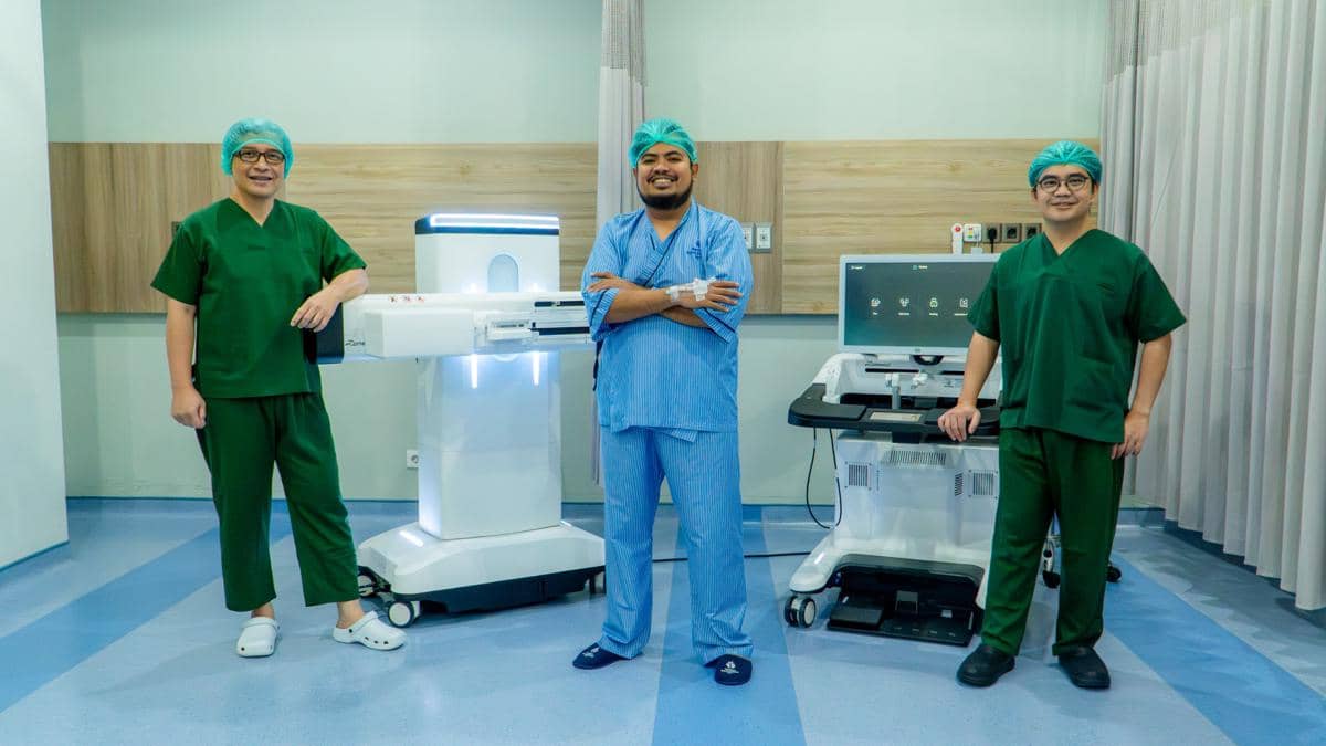 Fasilitas robot Zemenix untuk penanganan batu ginjal di Rumah Sakit Mandaya Puri Tangerang