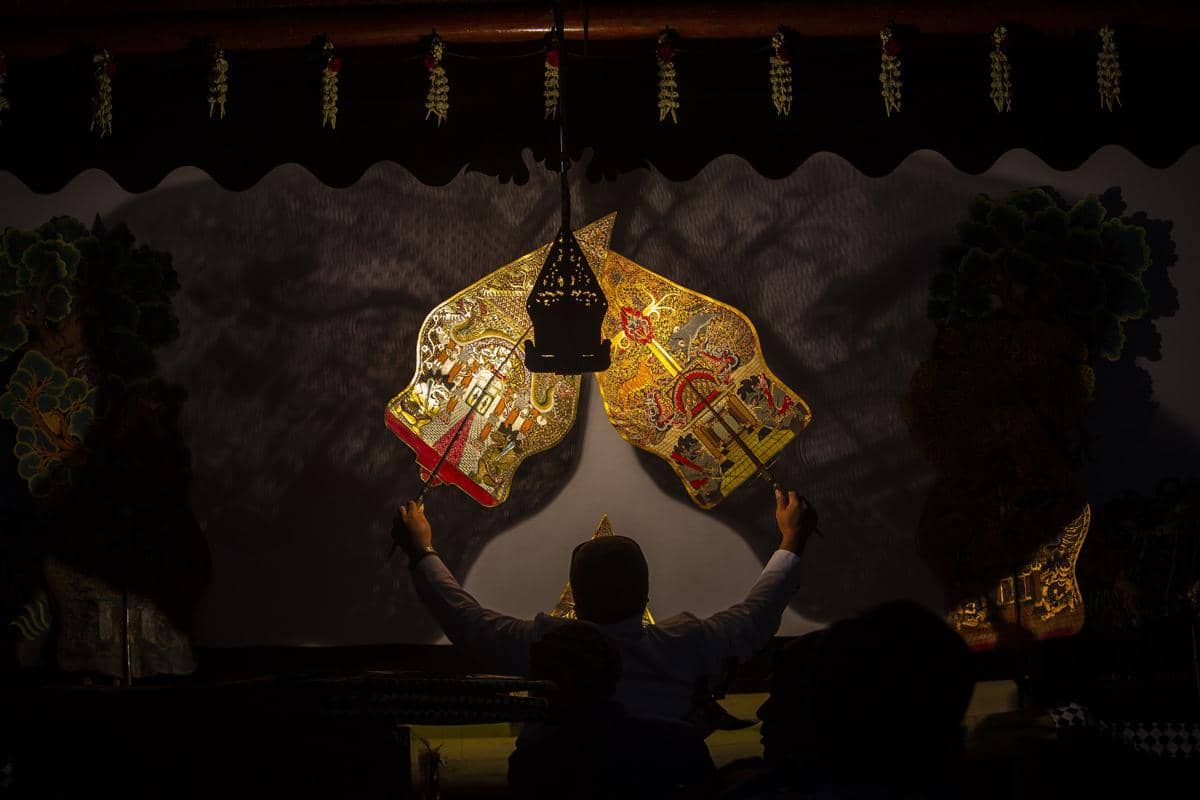 potret pertunjukan wayang kulit