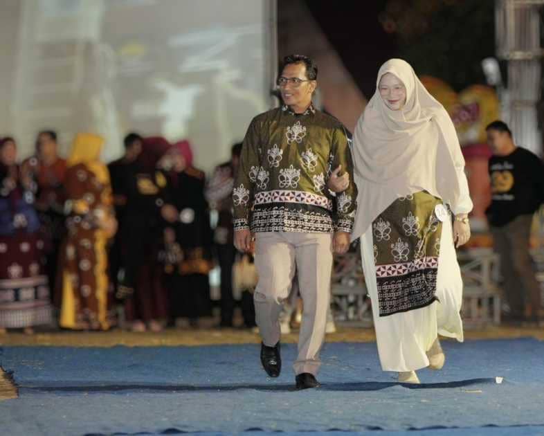 Parade Wastra Pesona Kota Metro di Hari Jadi ke-89 Kota Metro 