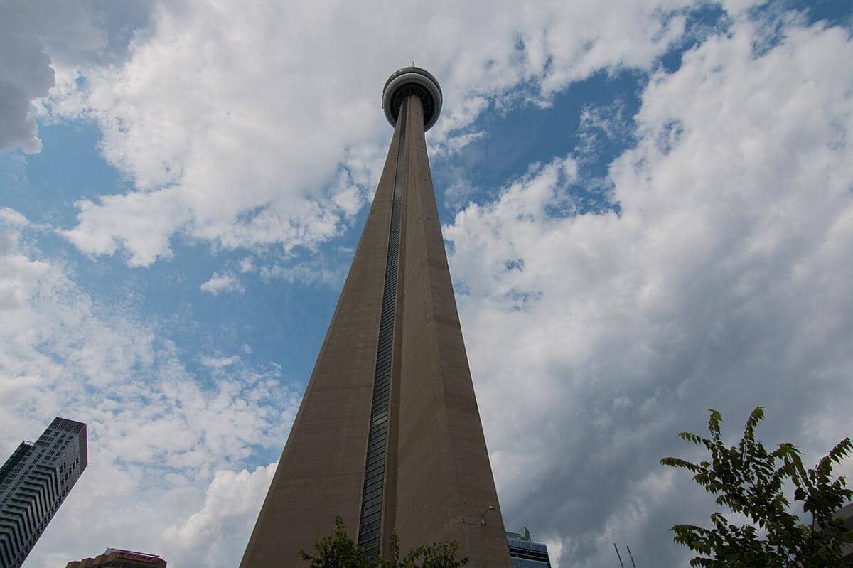 Menara CN di Toronto, Kanada.