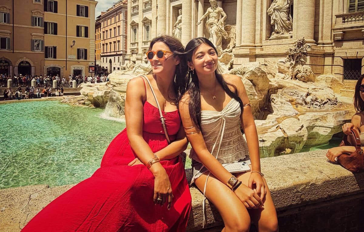 9 Potret Barkha Bisht Liburan di Roma, Main ke Koloseum