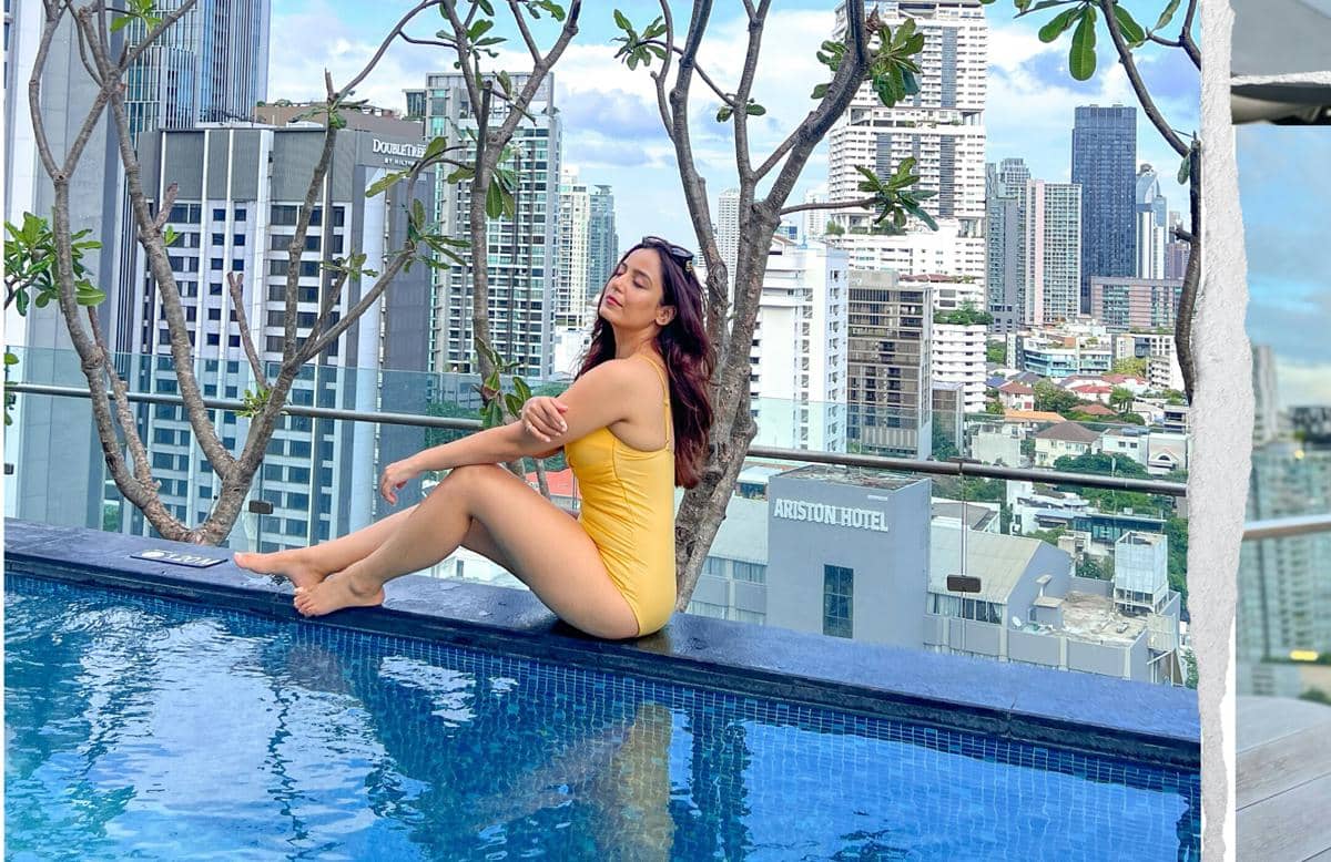 9 Potret Srishty Rode Liburan di Bangkok, Makan Kelapa Lokal