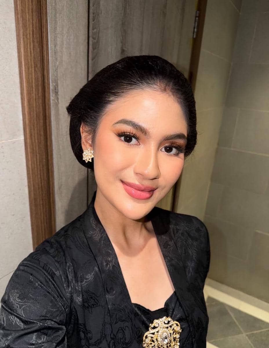 potret Karina Moudy, Puteri Indonesia Pariwisata pada Kirab Satu Suro di Solo