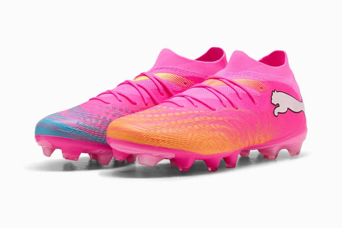 foto sepatu sepak bola pink