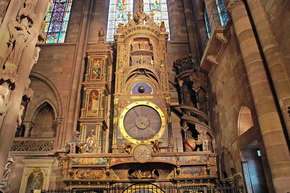 potret jam astronomi di dalam Katedral Strasbourg