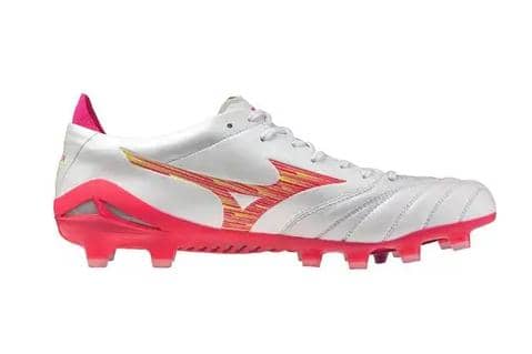 foto sepatu sepak bola pink