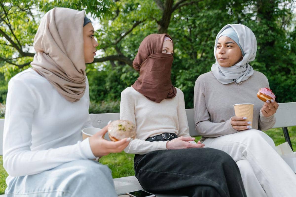 Perempuan yang mengenakan hijab. 