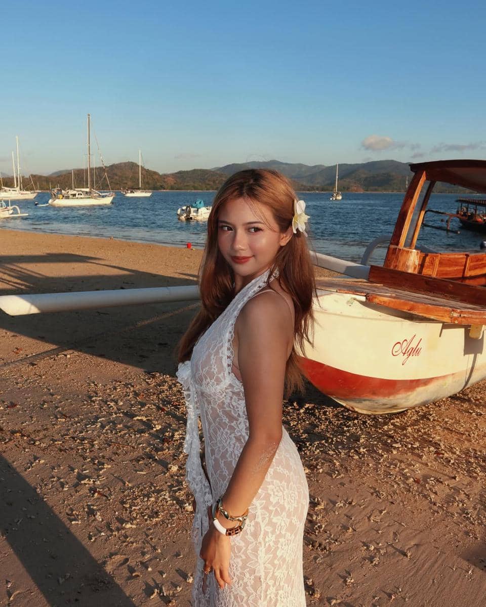 Diva Azzura liburan di Gili Asahan