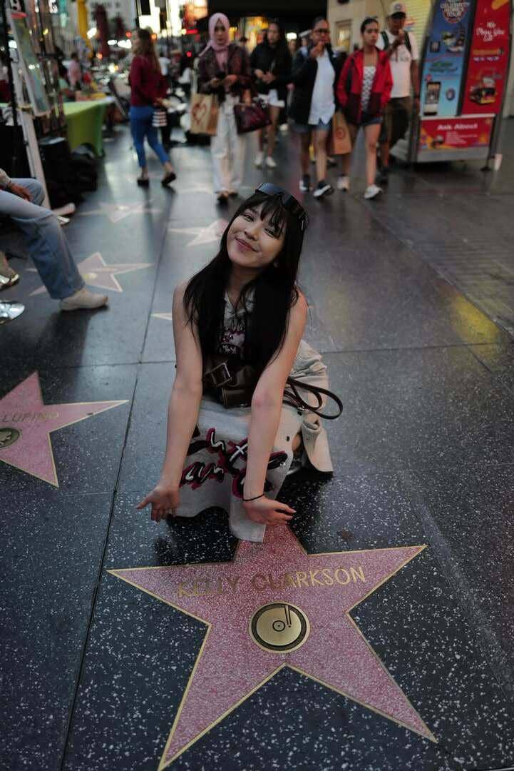 Tiara Andini jalan-jalan di Hollywood Boulevard