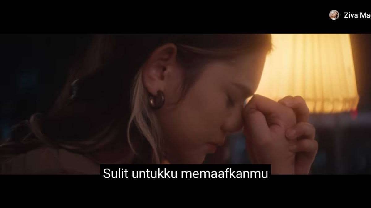 cuplikan video klip "Wanita Biasa"