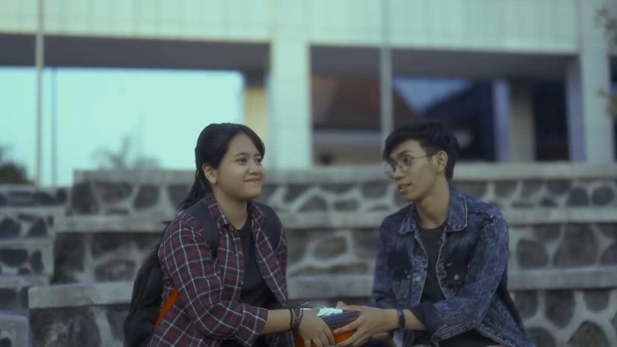 cuplikan video klip "Biar Waktu Hapus Sedihku"