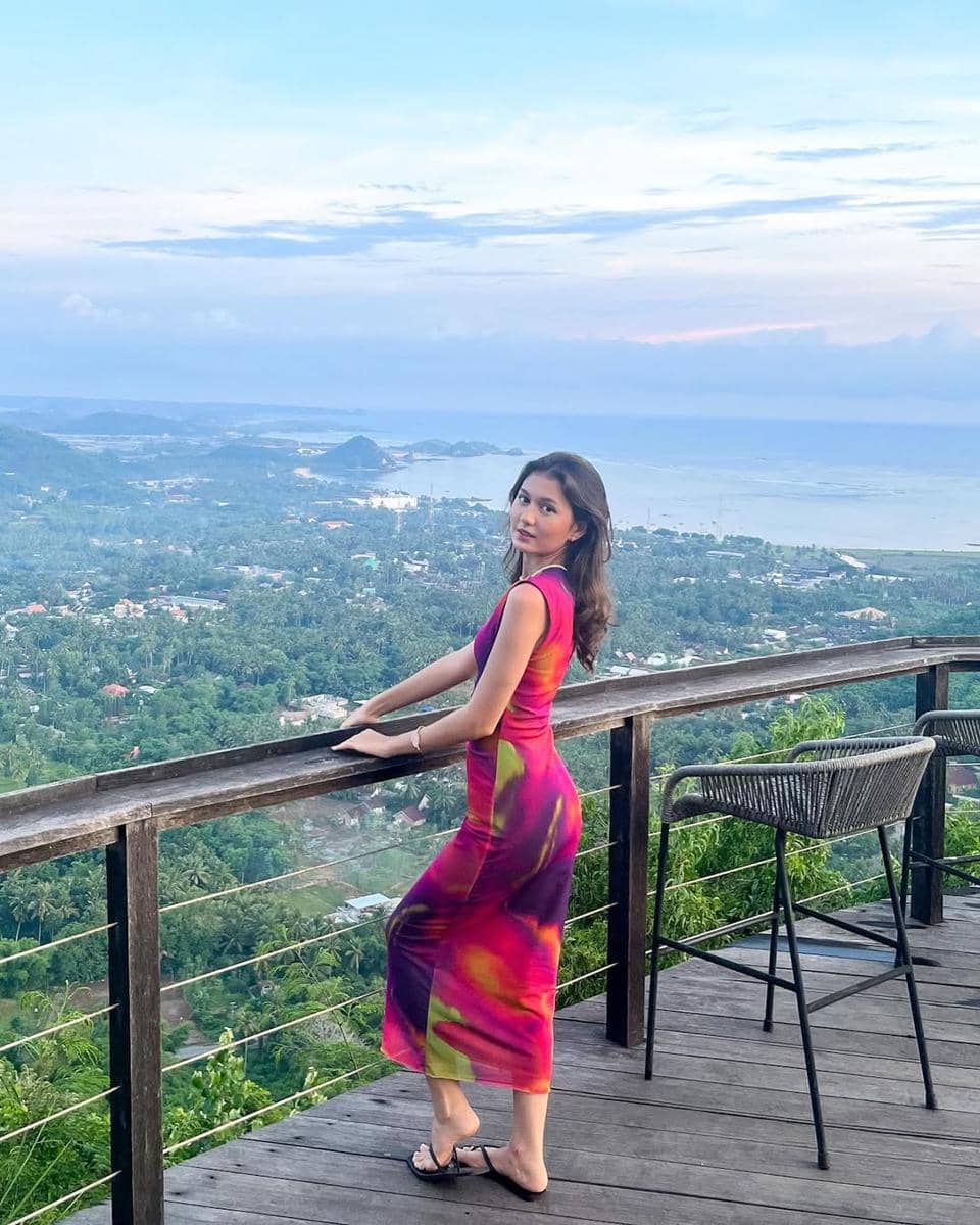 Inspirasi OOTD ala Zoe Abbas