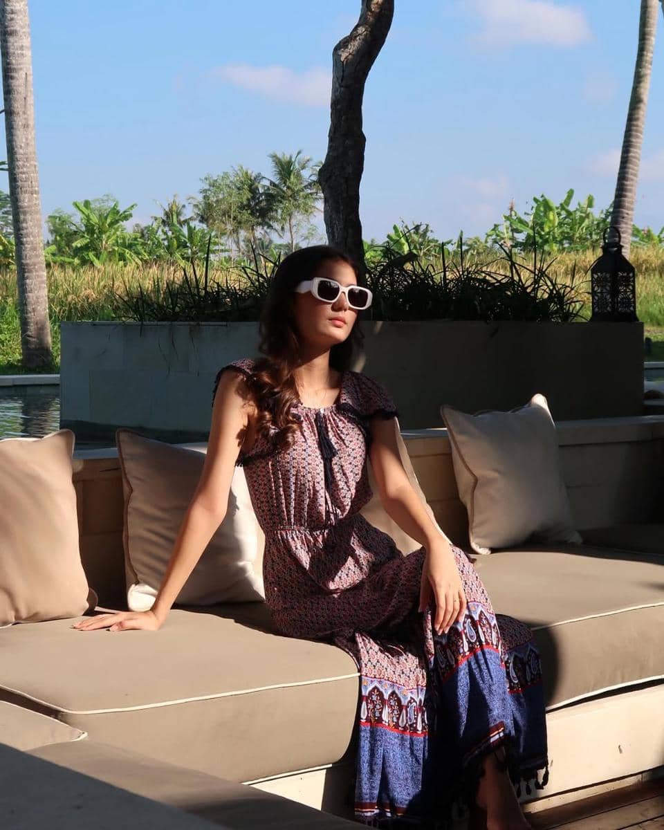 Inspirasi OOTD ala Zoe Abbas