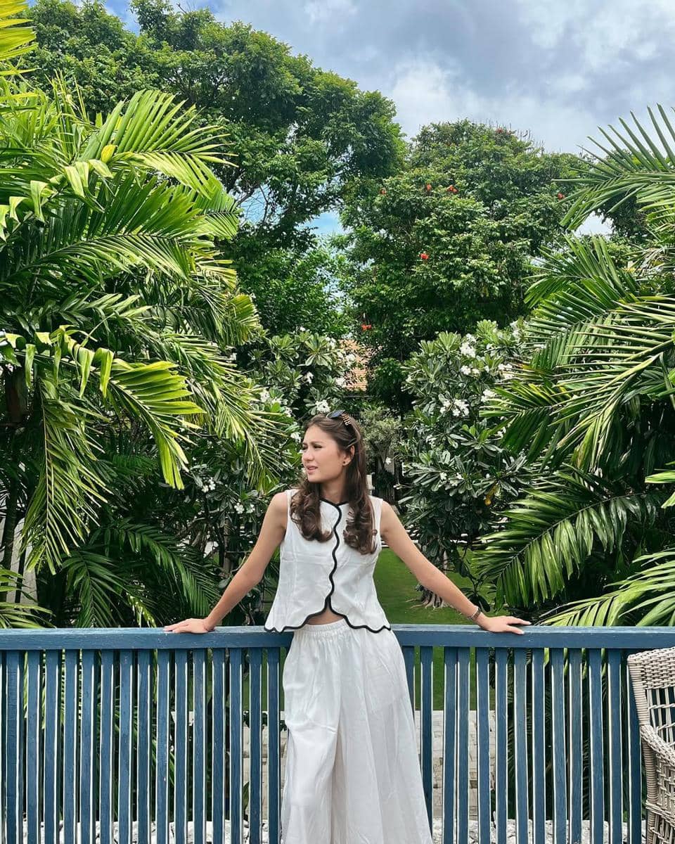 Inspirasi OOTD ala Zoe Abbas