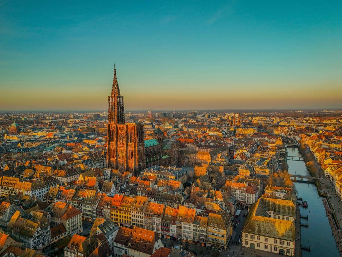 Katedral Strasbourg memegang predikat sebagai bangunan tertinggi di dunia selama 2 abad
