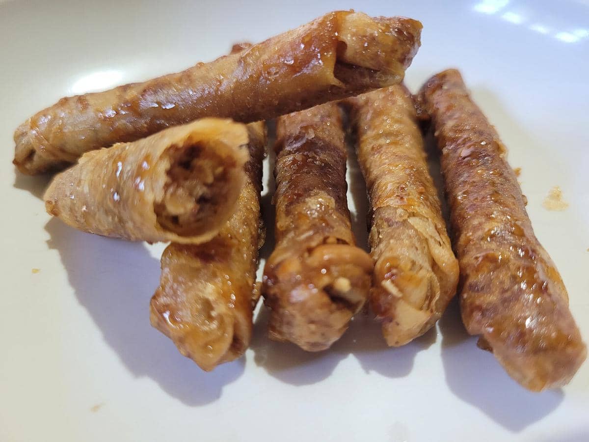 Turon menggunakan topping kacang