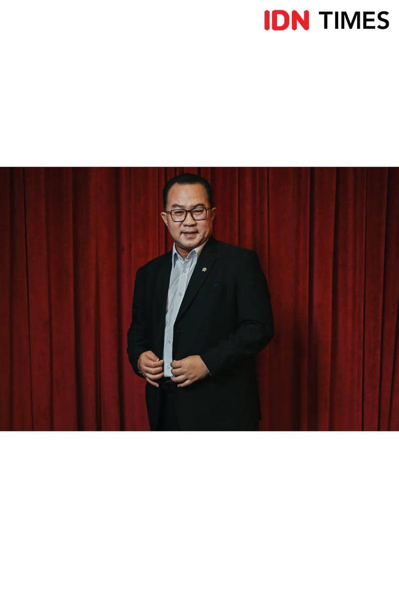 Kepala BRIN, Arif Satria hadir berpose dalam sesi potrait Indonesia Summit 2026. (IDN Times/Herka Yanis)