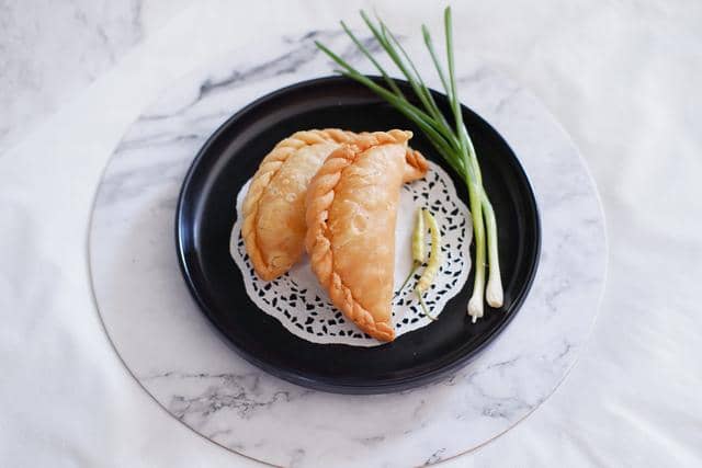 Resep Pastel Mini Isi Daging Lada Hitam untuk Camilan Nobar