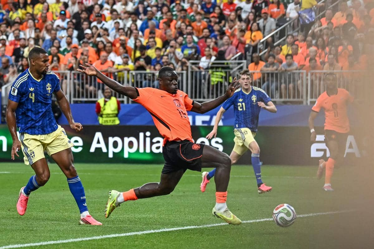 Belanda Cetak Gol Ke-100 di Piala Dunia saat Hajar Swedia