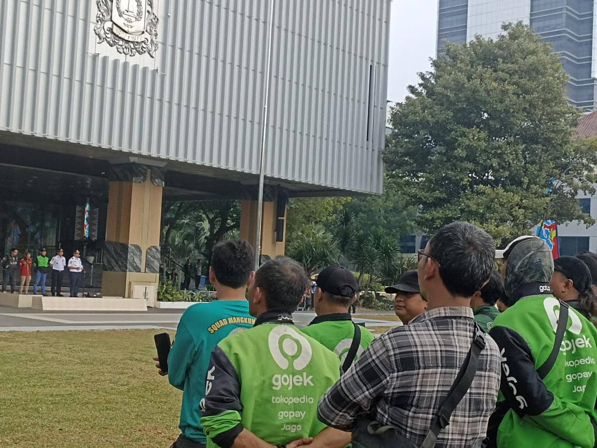Jeritan Ojol di Balai Kota: Dapat Goceng, Rp2 Ribu Habis Buat Parkir