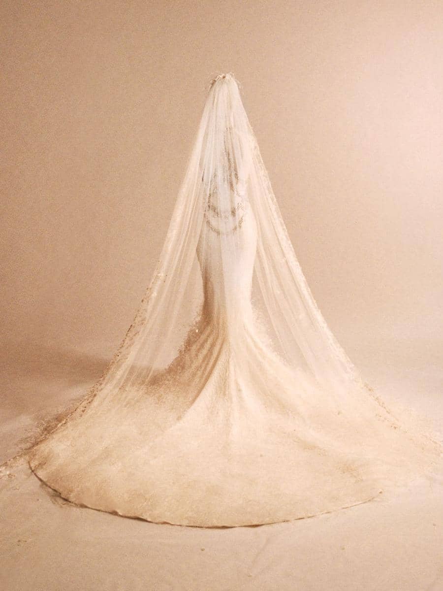 Detail Gaun Haute Couture Dua Lipa di Resepsinya (instagram.com/chanelofficial)