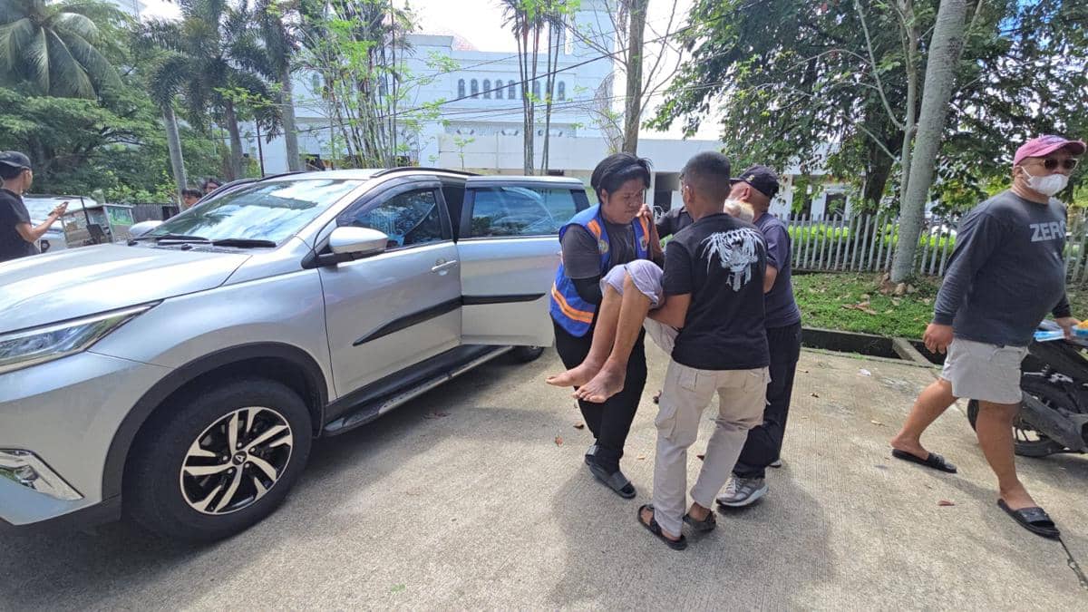 Heroik! Warga Pontianak Evakuasi Dua Lansia Terjebak Kebakaran di Rumahnya