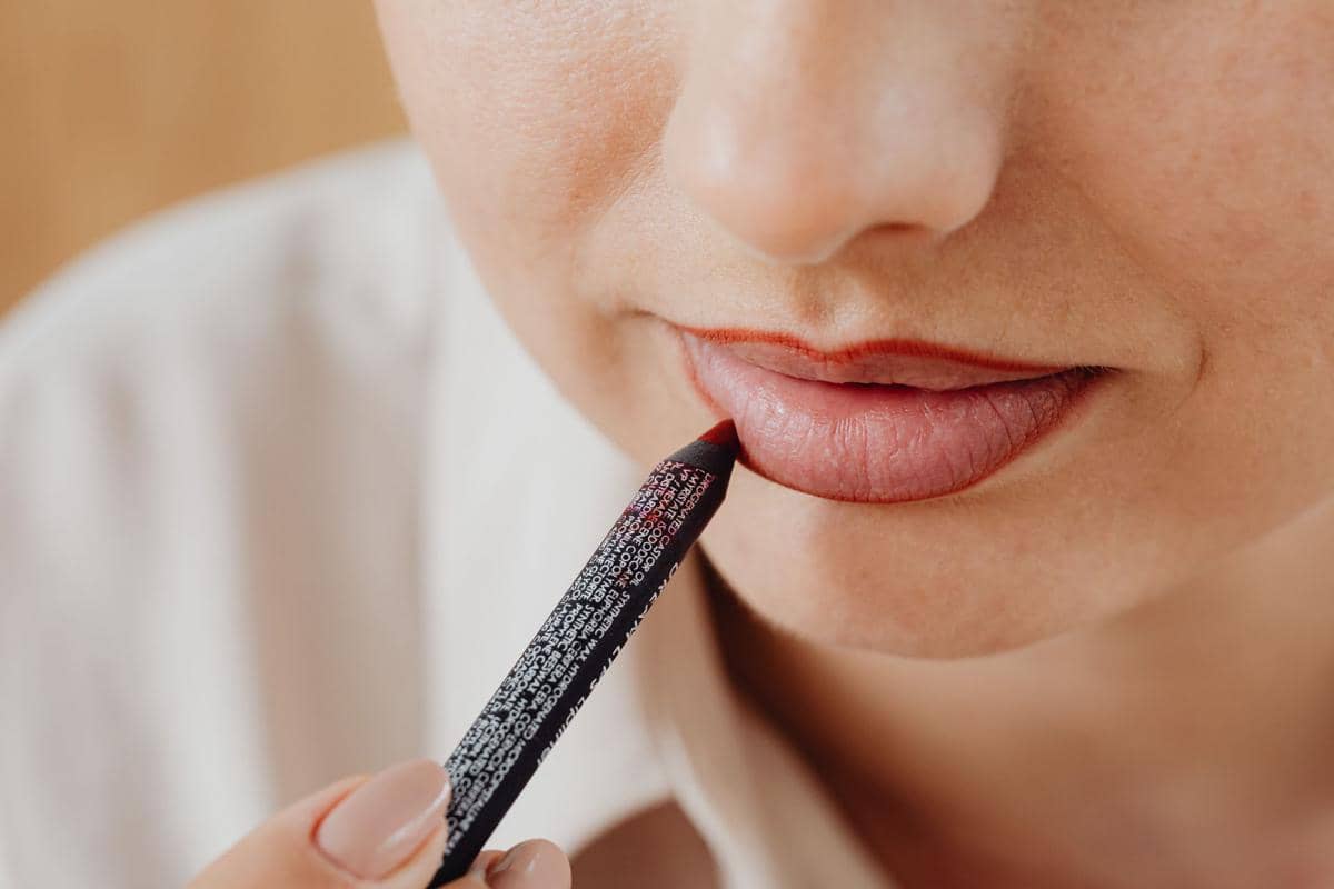 Ilustrasi lip liner 