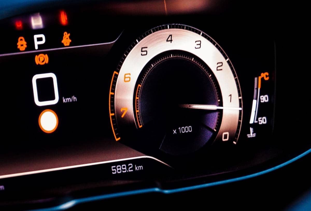 ilustrasi temperatur mobil