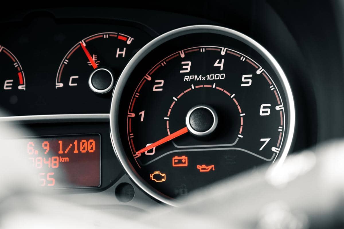 ilustrasi temperatur mobil