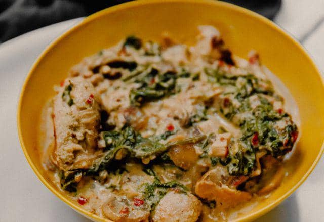 gulai daun singkong dengan ikan salai patin riau
