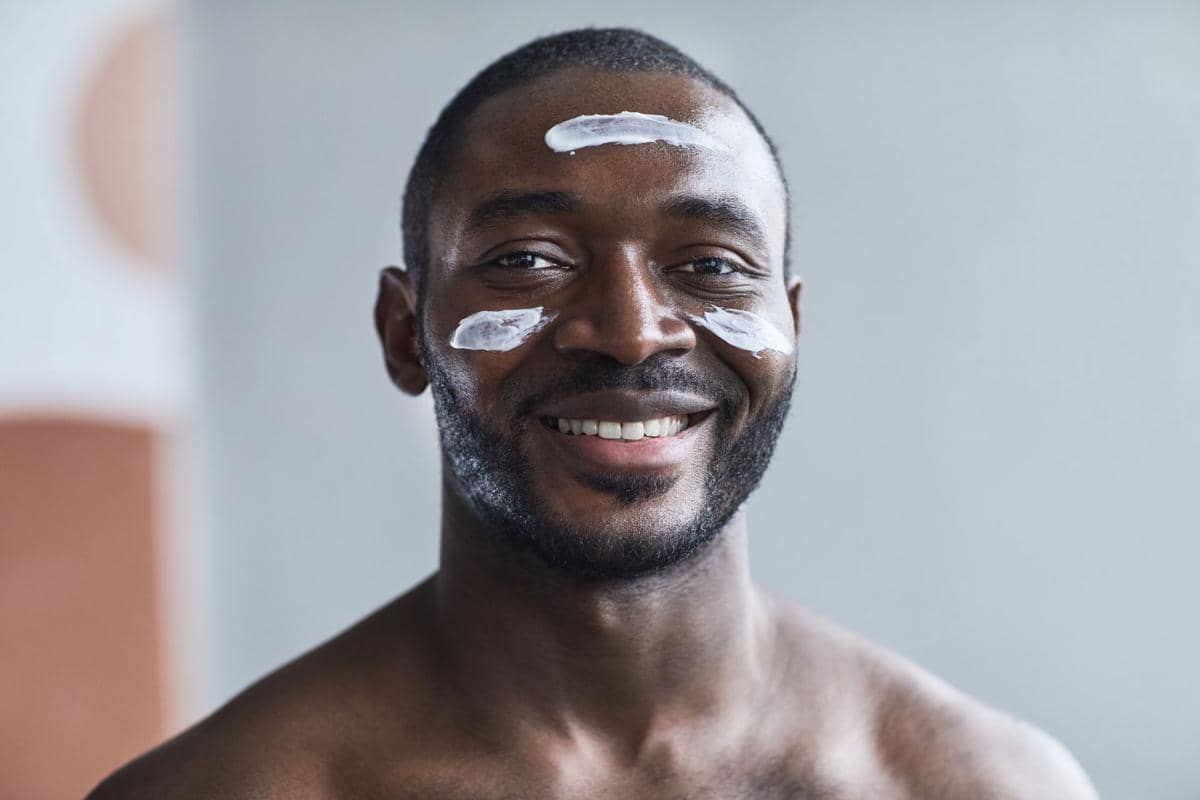 5 Sunscreen Terbaik Untuk Pria yang Aktif di Luar Ruangan