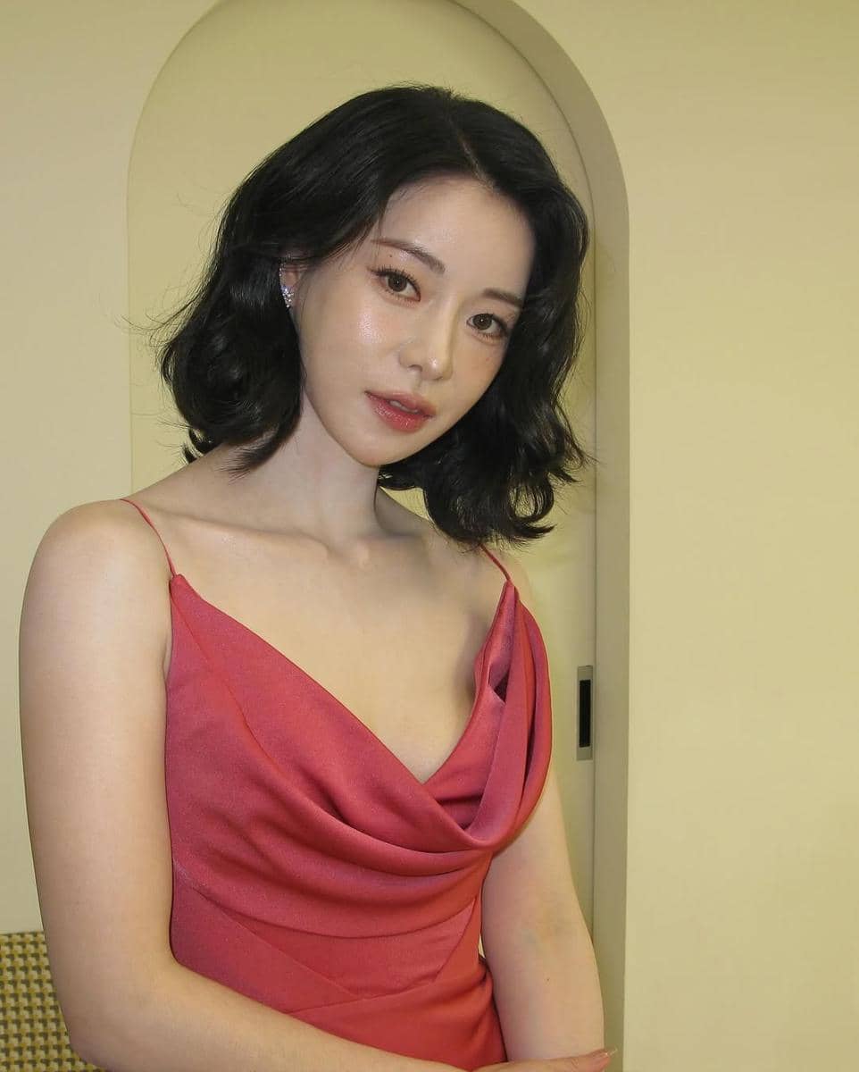 pesona Lim Ji Yeon dengan rambut pendek