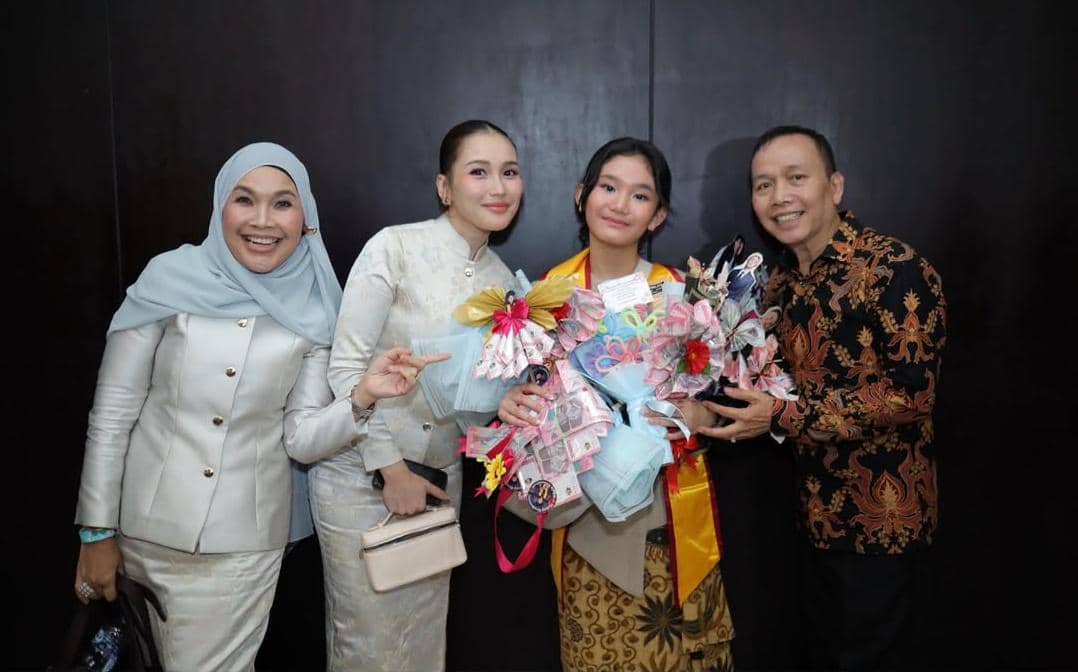 Bilqis Anak Ayu Ting Ting Lulus SD (instagram.com/ayutingting92)