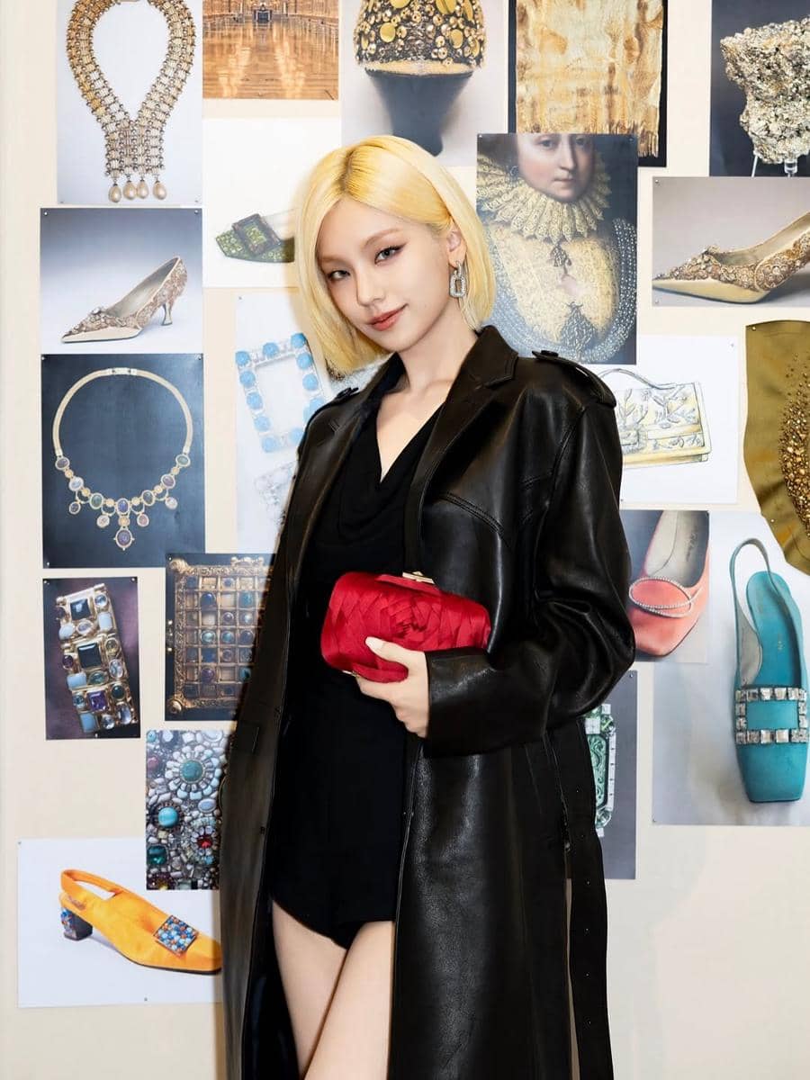 ide variasi gaya rambut blonde pendek ala Yeji ITZY