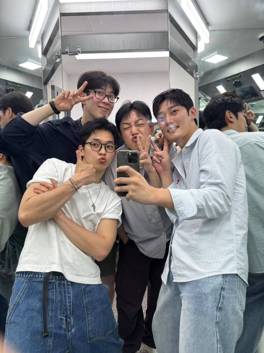 potret reuni P.O Block B dan siswa STM Guun drama Korea Teach You a Lesson