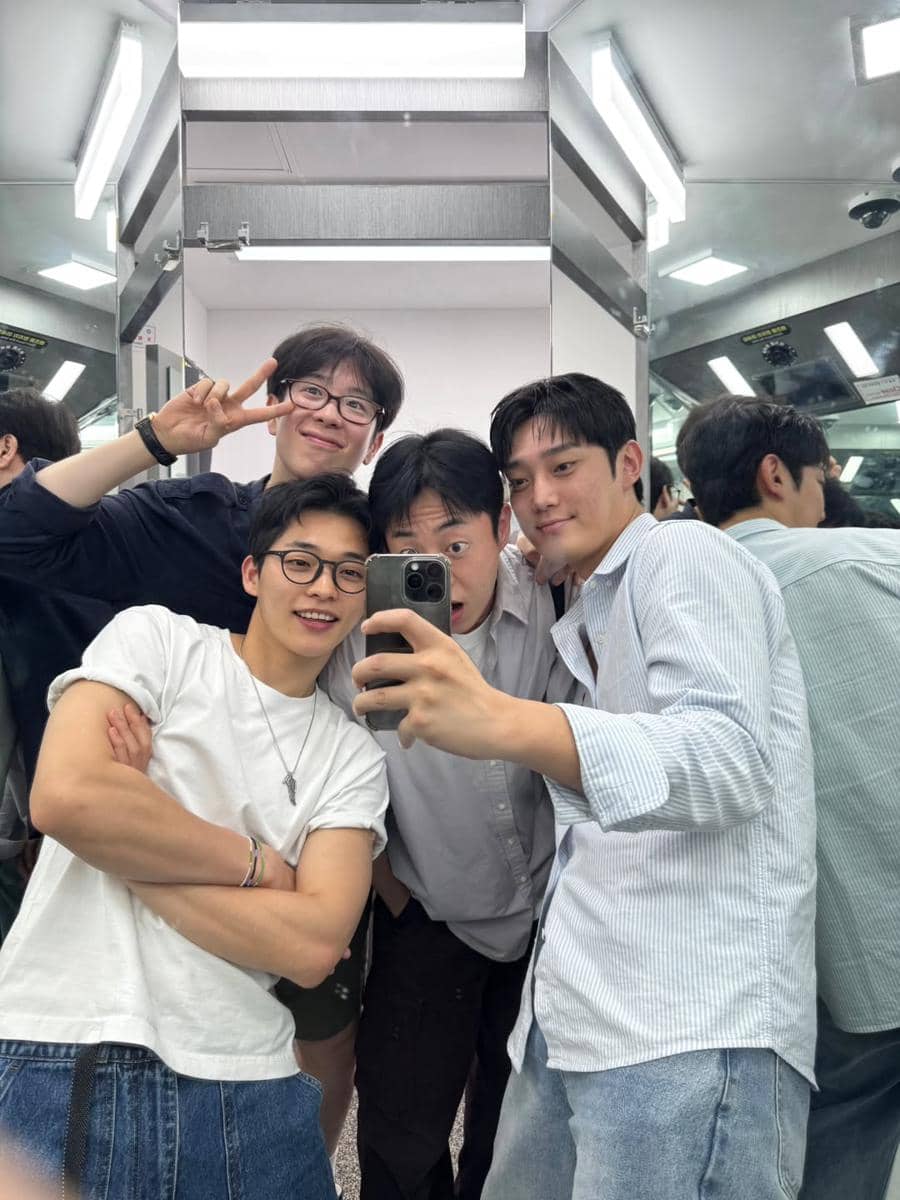 potret reuni P.O Block B dan siswa STM Guun drama Korea Teach You a Lesson