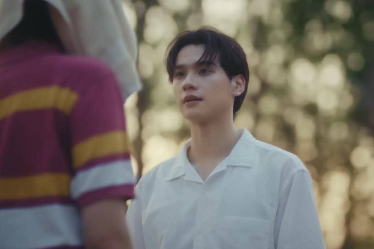 cuplikan drama Still Holding up like the Moon