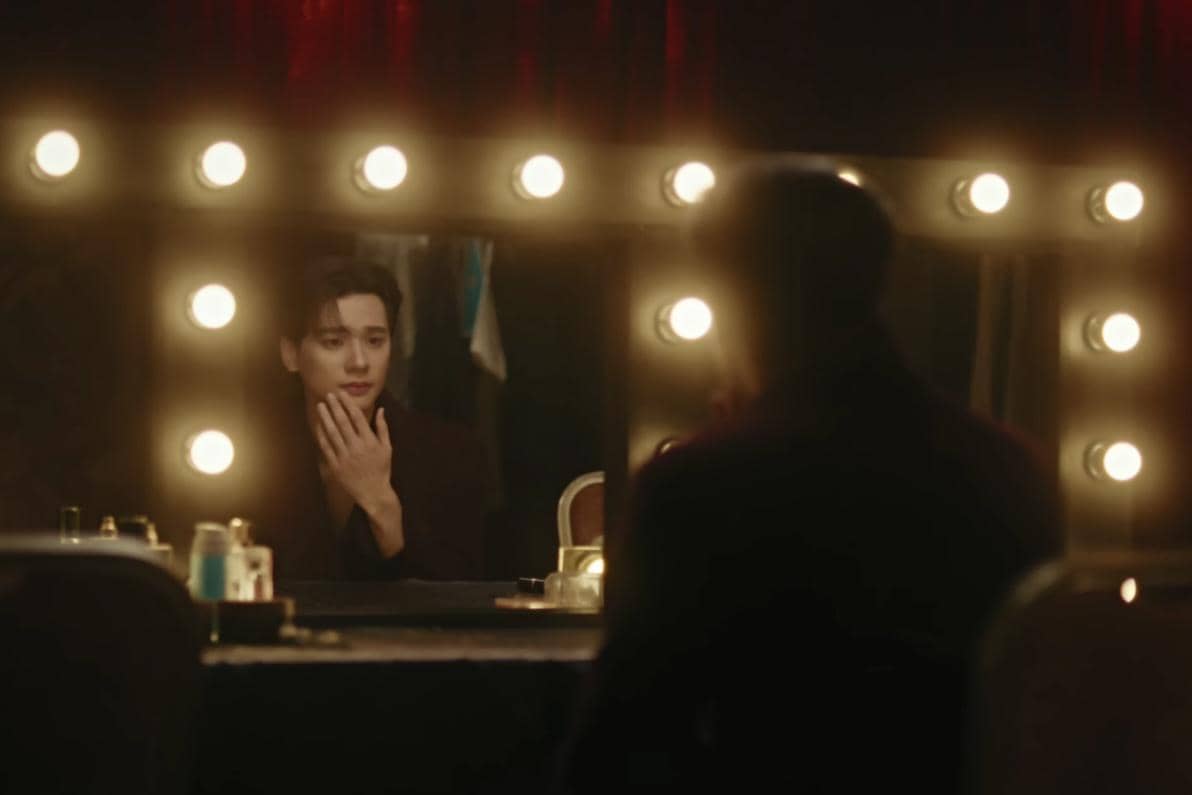 cuplikan drama Still Holding up like the Moon