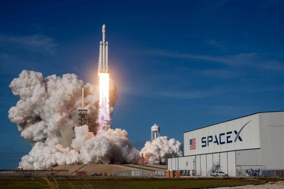 ilustrasi perusahaan SpaceX