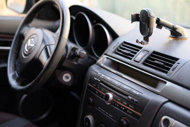 5 Cara Pakai Phone Mount Tanpa Merusak Dasbor Mobil