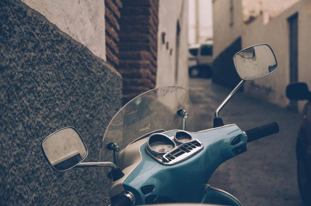 ilustrasi spion motor