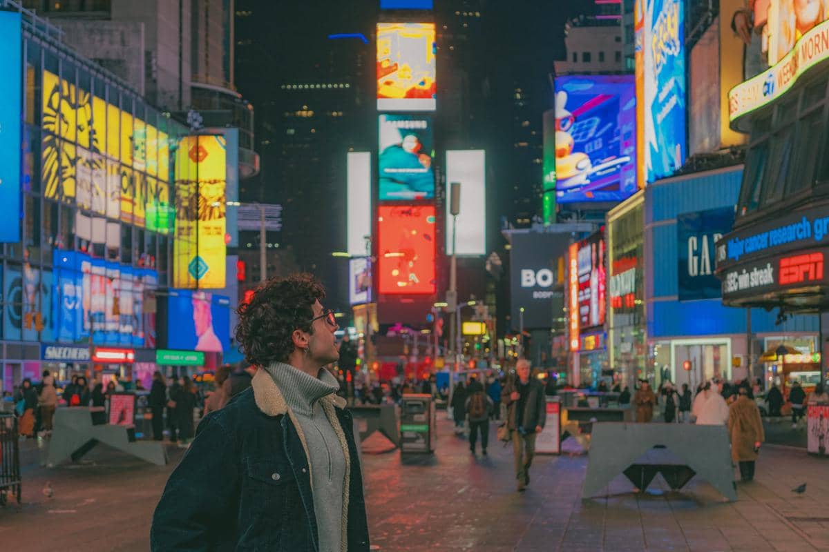 ilustrasi suasana Times Square