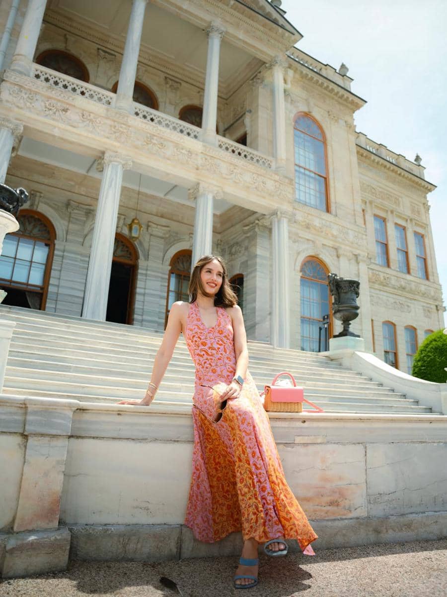 Cinta Laura mengunjungi istana Dolmabahçe di Istanbul