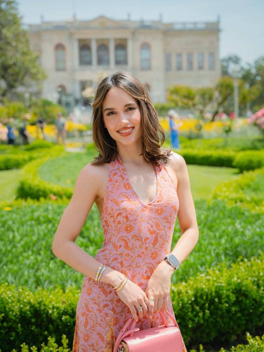 Cinta Laura mengunjungi istana Dolmabahçe di Istanbul