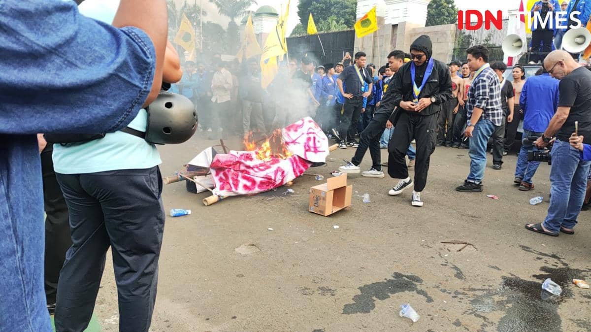 AKBP Adri Patah Kaki saat Amankan Demo PMII di Depan DPR
