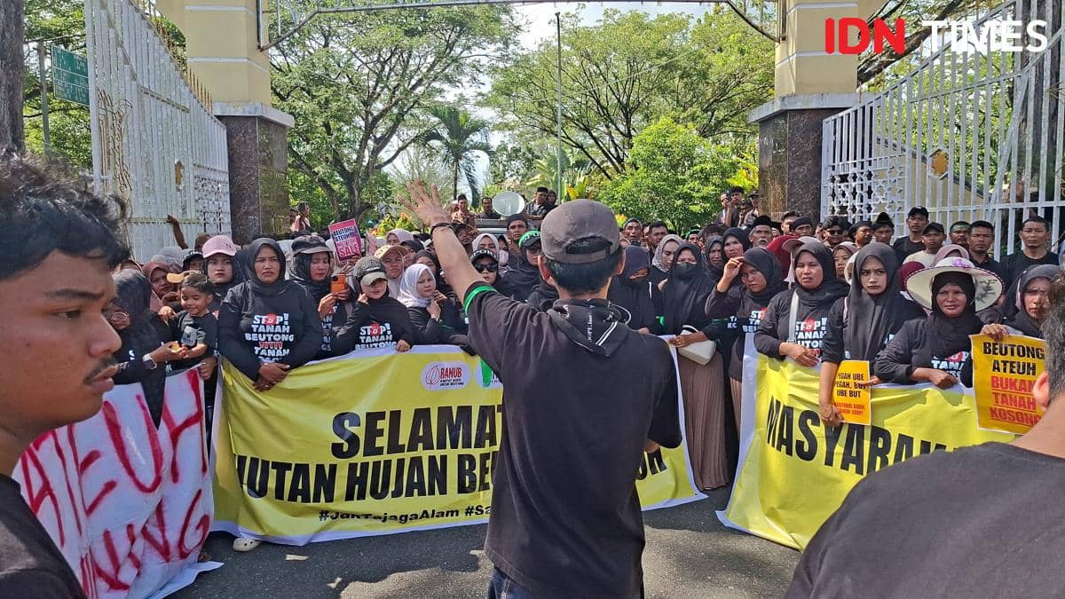 Warga Beutong Ateuh dan Mahasiswa Geruduk Kantor Bupati Nagan Raya