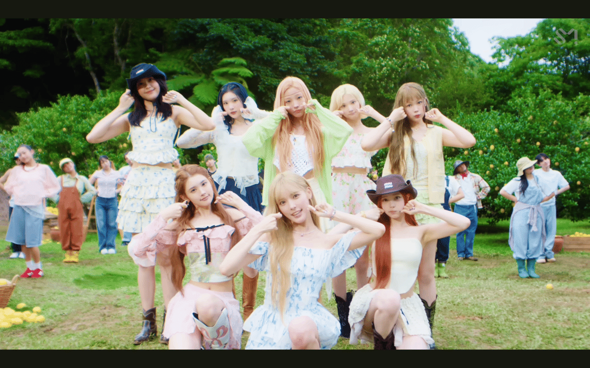 OOTD Hearts2Hearts dalam MV Lemon Tang, Fresh Banget!