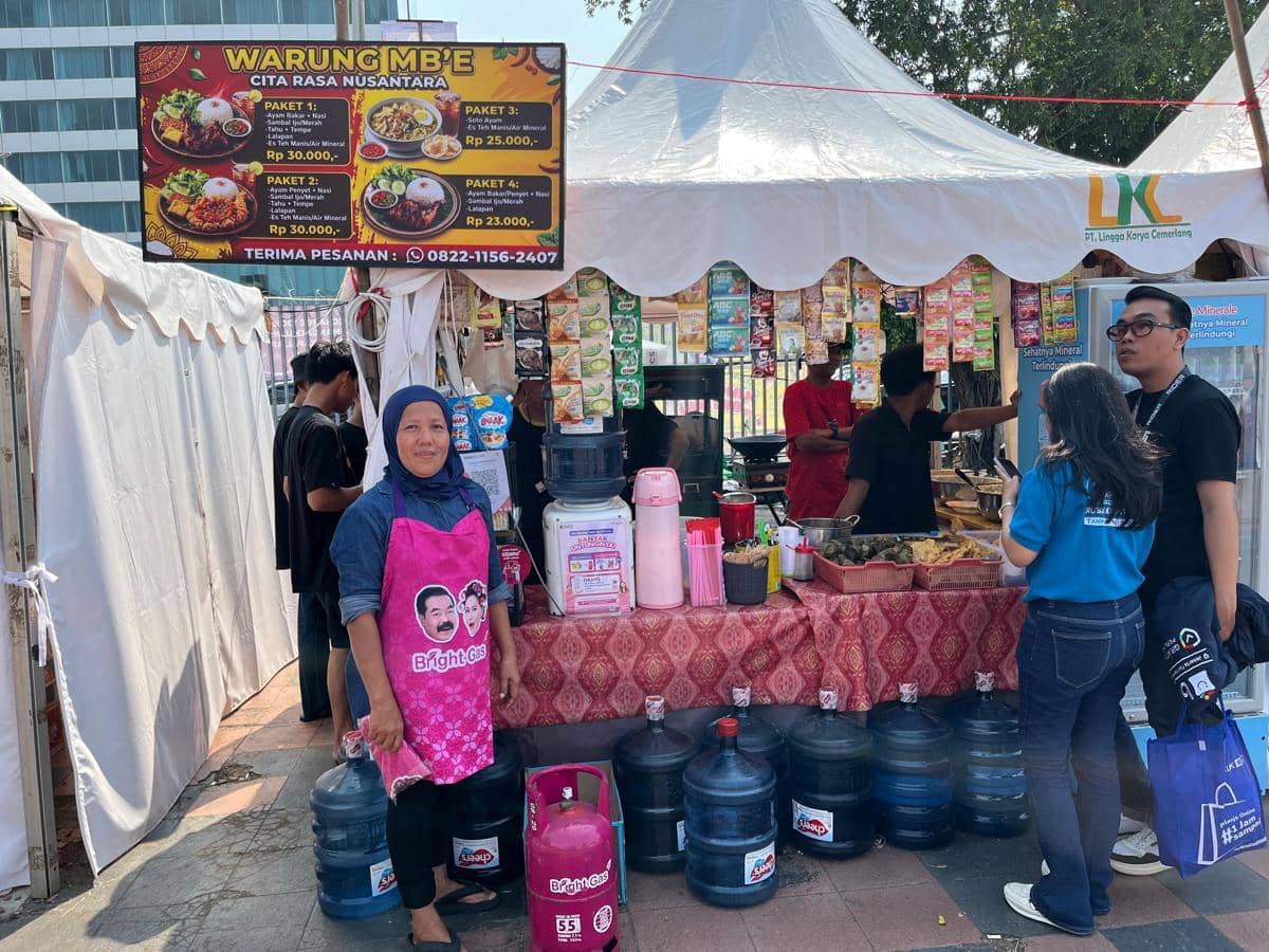Pertamina Dukung UMK Jakarta Fair, Puluhan Pedagang Terima Bright Gas